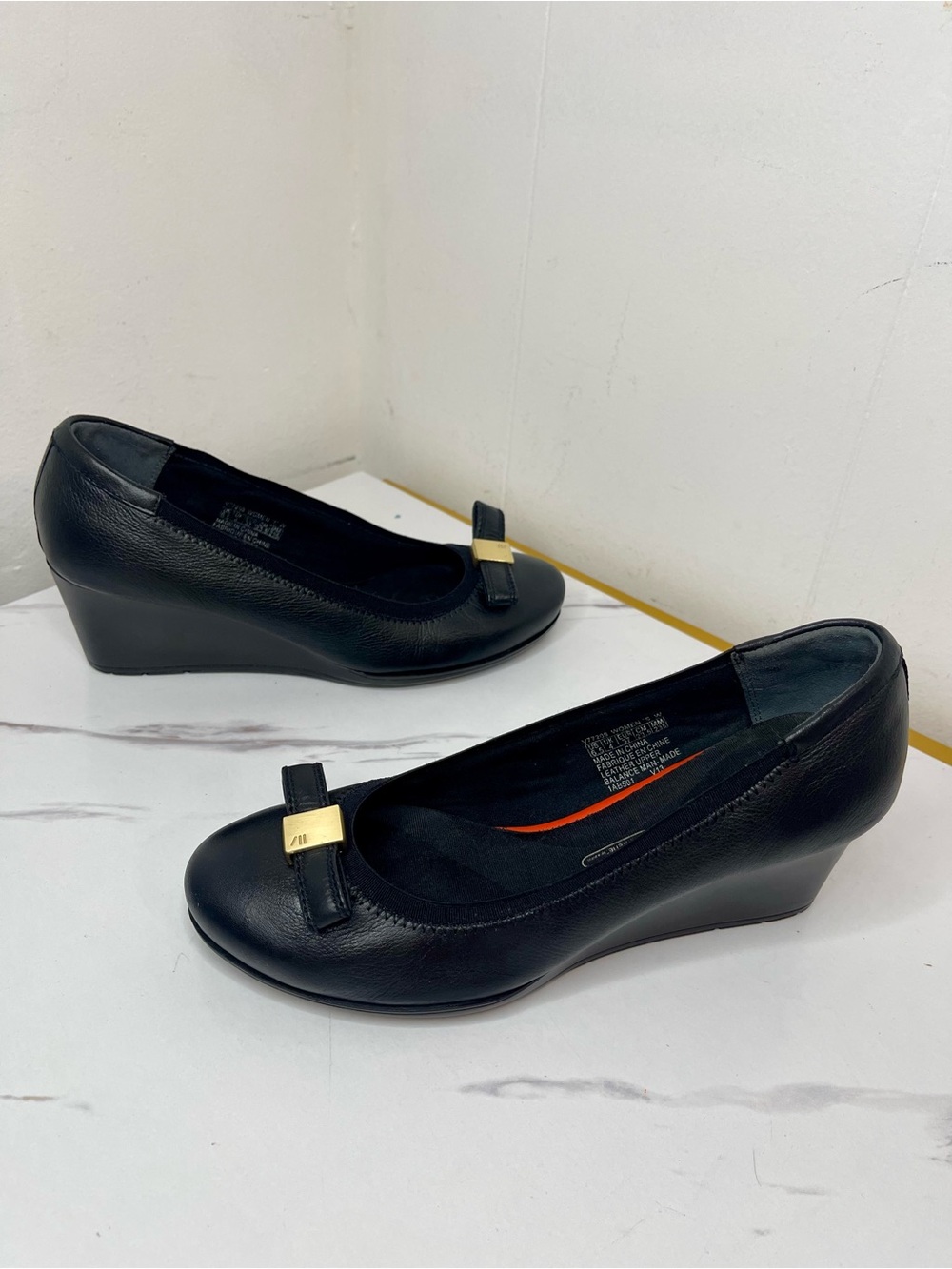 Rockport Women Total Motion Black Wedge Pumps with Gold Bow Accent 6.5M